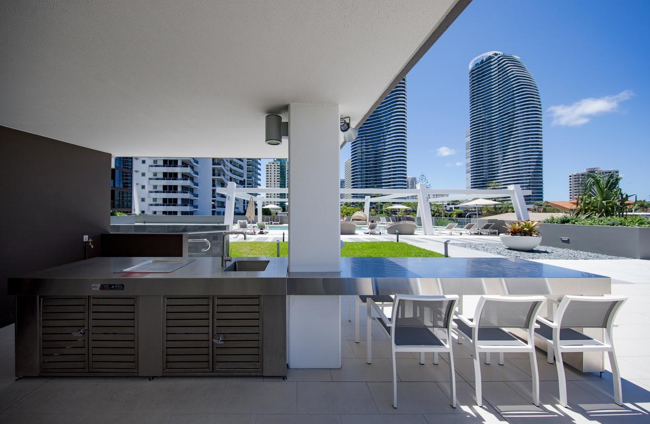 Dayday Premier Apartments At 2663 Gold Coast Hwy, Broadbeach Exterior photo