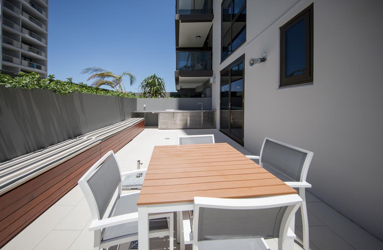 Dayday Premier Apartments At 2663 Gold Coast Hwy, Broadbeach Exterior photo
