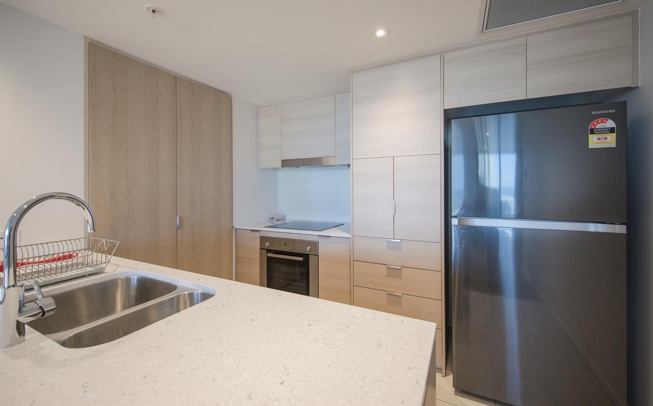 Dayday Premier Apartments At 2663 Gold Coast Hwy, Broadbeach Exterior photo
