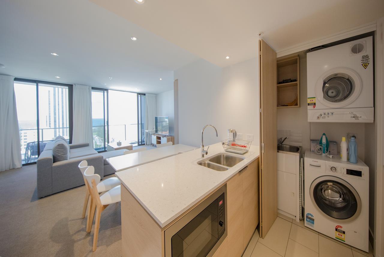 Dayday Premier Apartments At 2663 Gold Coast Hwy, Broadbeach Exterior photo